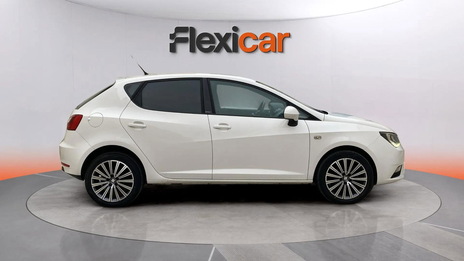 https://cdn-flexicar.caraffinity.it/public_appraisal_images_pro/images/stock/170538/RSqja4FqGr__4880JRV_a583833b93b7422fbc646d47080a525a_Exterior_6.jpeg.jpg