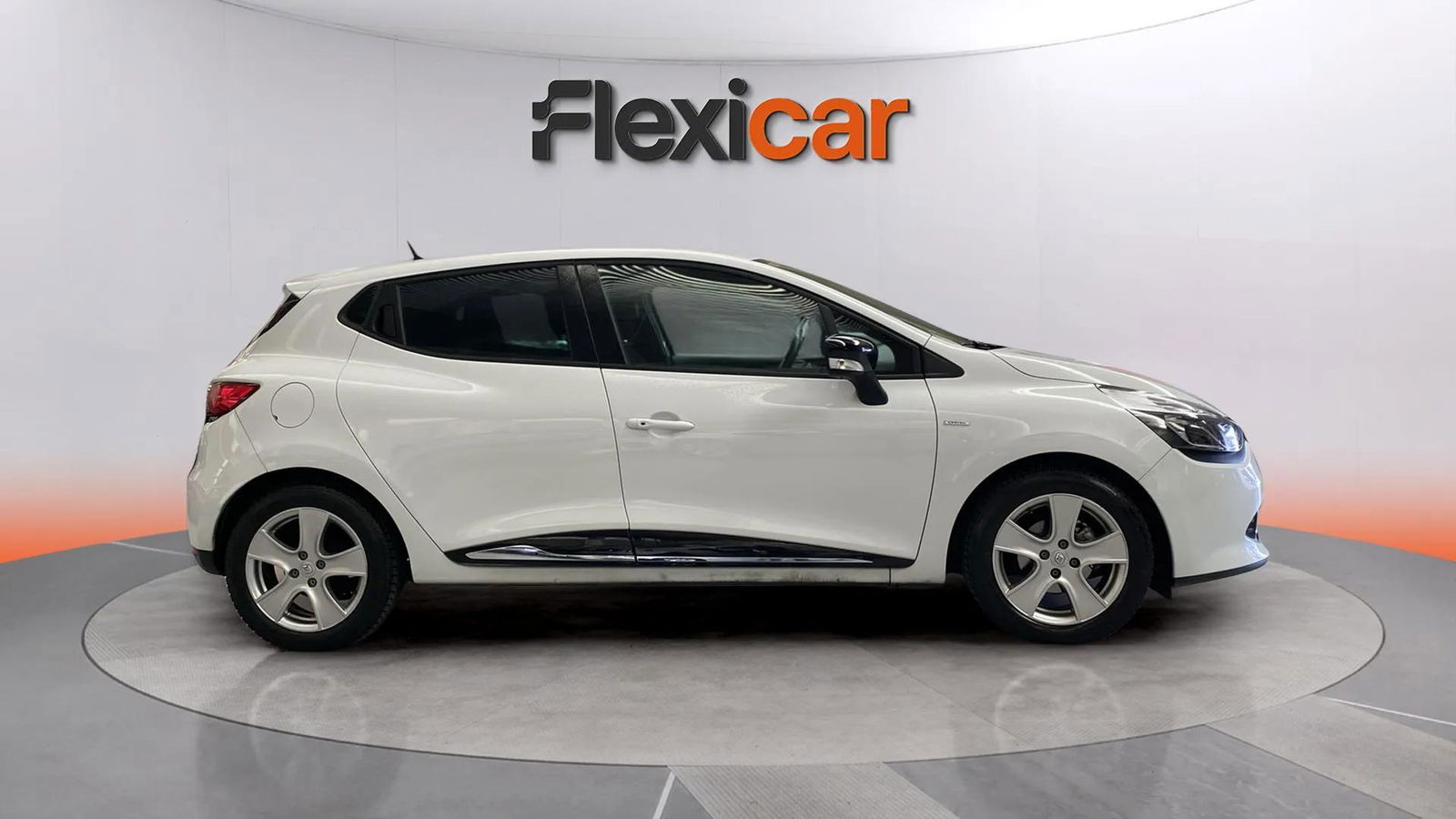 https://cdn-flexicar.caraffinity.it/public_appraisal_images_pro/images/stock/170713/qHmeYyxmUi__3962JRB_e18aadcf93244b28839669627dbb9db0_Exterior_6.jpeg.jpg