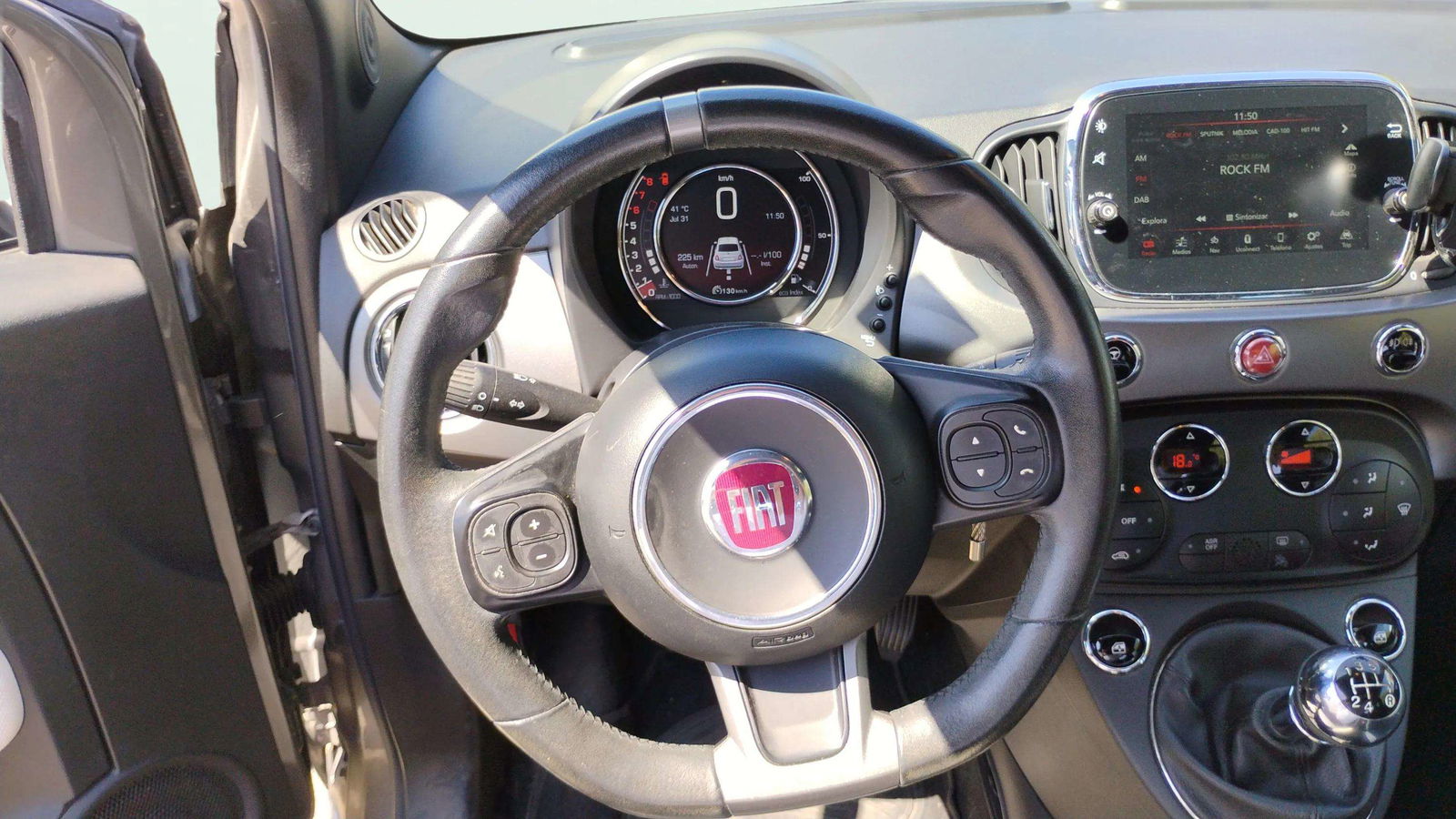 https://cdn-flexicar.caraffinity.it/public_appraisal_images_pro/images/stock/171818/IEVOV0kvsg__0503JXS_e2bf61aec3ee465583bb73c95f53e083_Interior_8.jpg.jpg