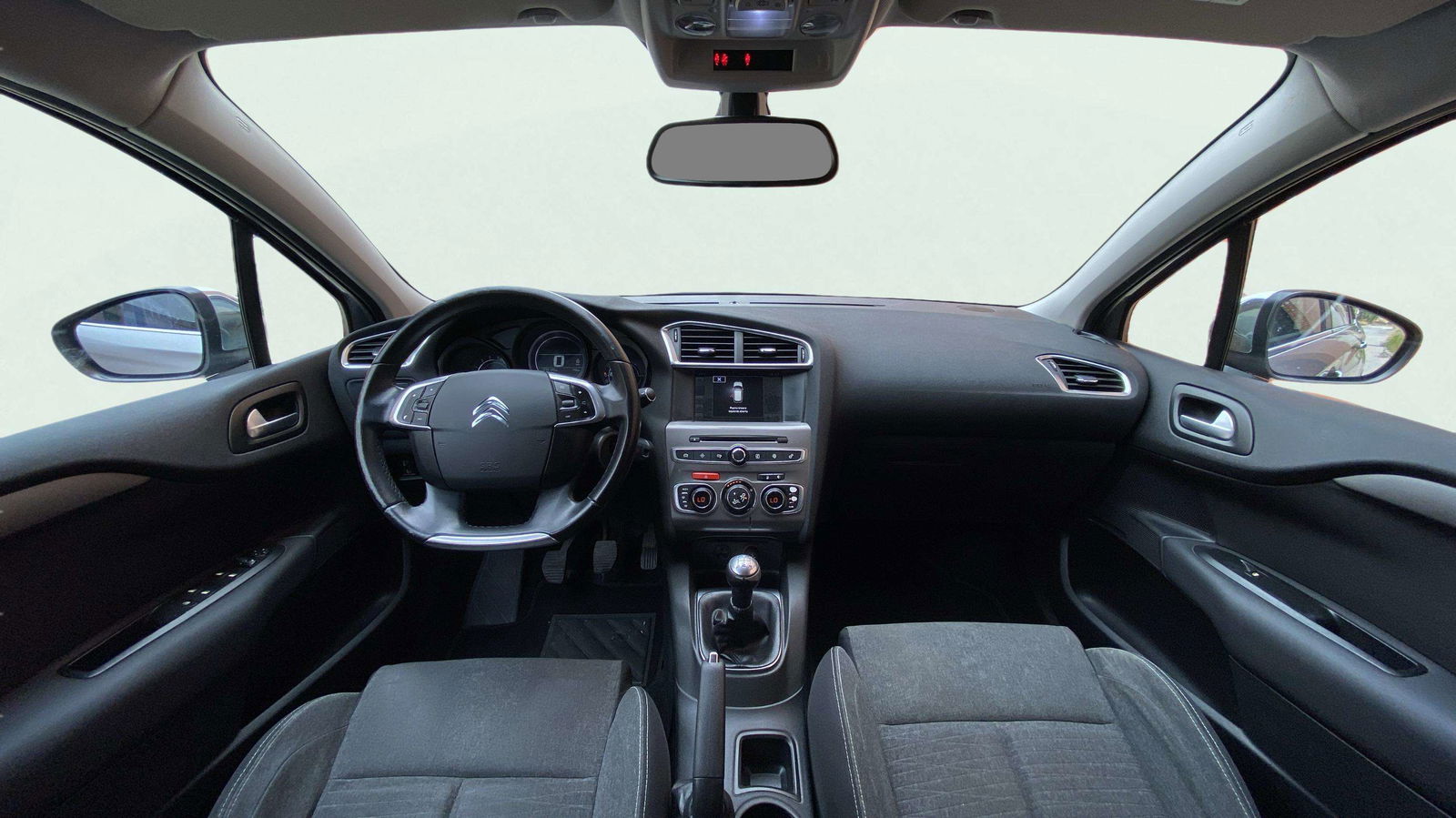 https://cdn-flexicar.caraffinity.it/public_appraisal_images_pro/images/stock/173109/XnsR00pIkS__8799JSV_810b8974403f4cd9866cb0d9a66a8b7d_Interior_9.jpeg.jpg