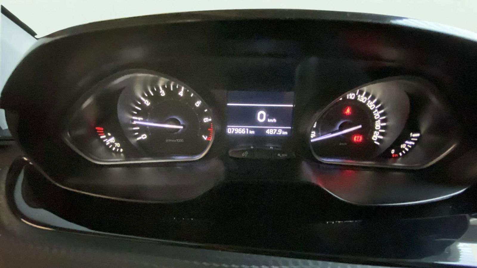 https://cdn-flexicar.caraffinity.it/public_appraisal_images_pro/images/stock/173358/AfpIfSUxbB__3373KLG_db1bac10a5d549f086c914cf63b7cc67_Interior_9.jpeg.jpg