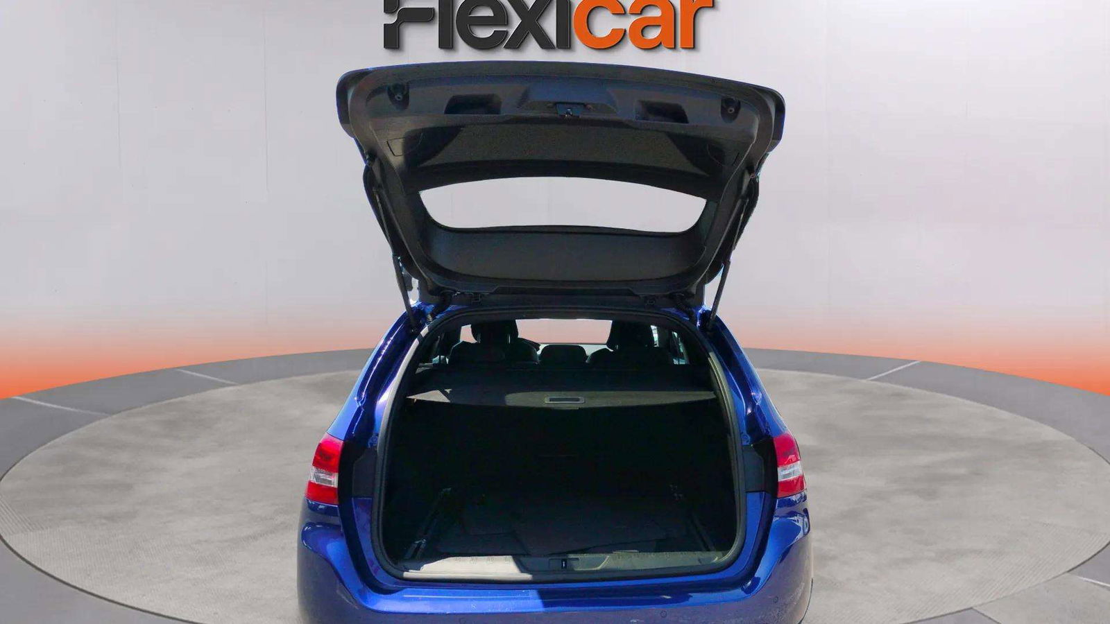 https://cdn-flexicar.caraffinity.it/public_appraisal_images_pro/images/stock/173487/oLCKszwxYW__1214JMF_1b00c9dc811f40a08d0aff03bcd4d956_Interior_13.jpg.jpg