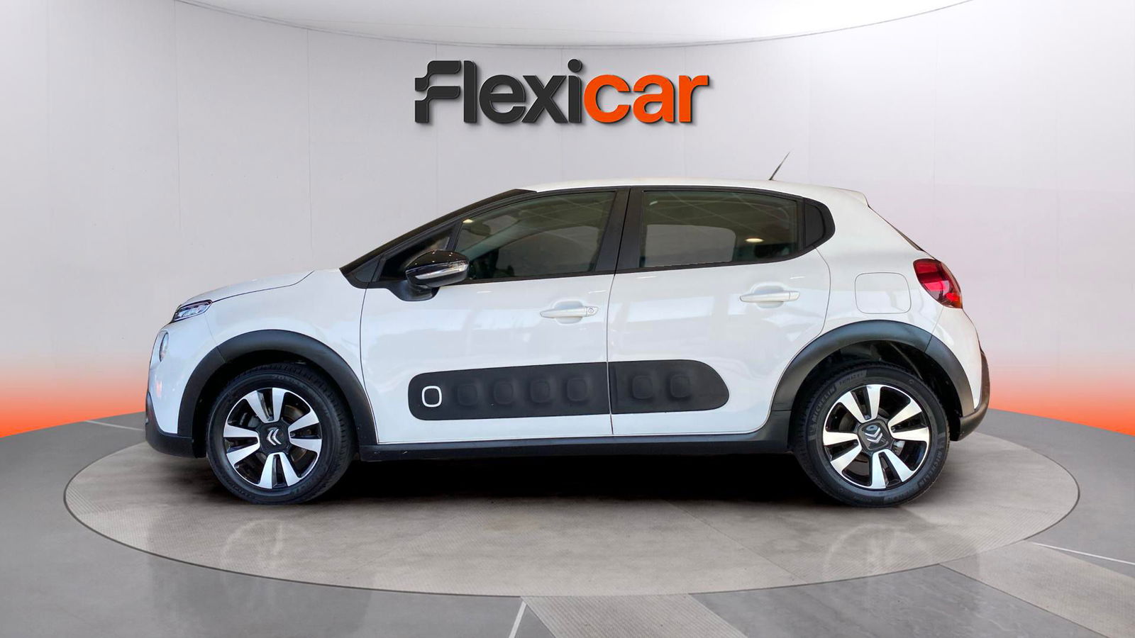 https://cdn-flexicar.caraffinity.it/public_appraisal_images_pro/images/stock/174054/kYdrz039Fp__IMG-20250809-WA0411.jpg