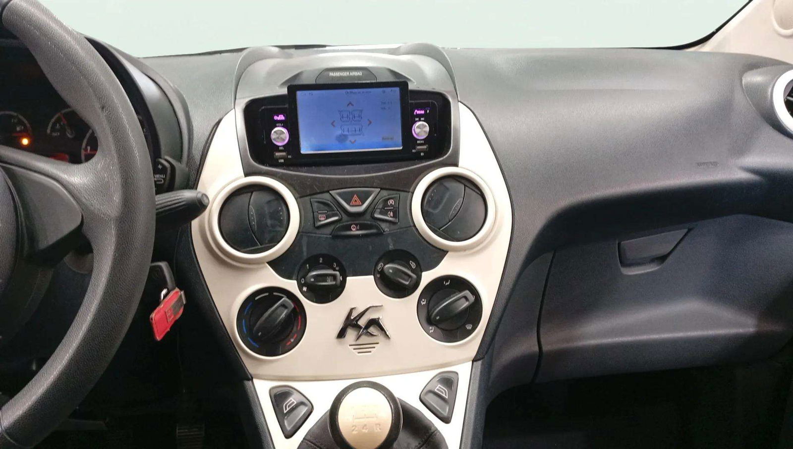 https://cdn-flexicar.caraffinity.it/public_appraisal_images_pro/images/stock/174642/vb7vOYfRrR__1495JKC_b472b567e4304a8d85259b886001a8e6_Interior_7.jpg.jpg