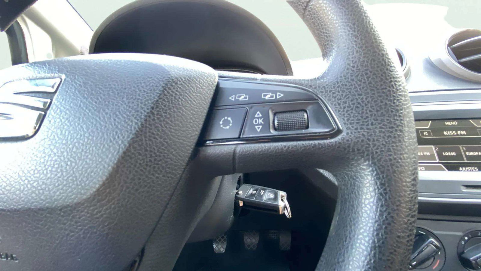 https://cdn-flexicar.caraffinity.it/public_appraisal_images_pro/images/stock/176300/EO6BvE92dg__4817JPZ_4786310b372341708bea88098b757827_Interior_9.jpeg.jpg