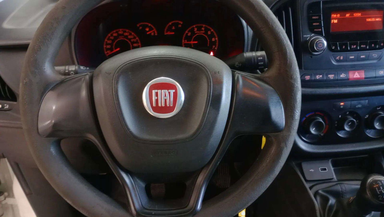 https://cdn-flexicar.caraffinity.it/public_appraisal_images_pro/images/stock/176354/IsXsOn9ihM__5762KXK_eba5cdc5f11c4074a4cfc3a33b632eca_Interior_8.jpg.jpg
