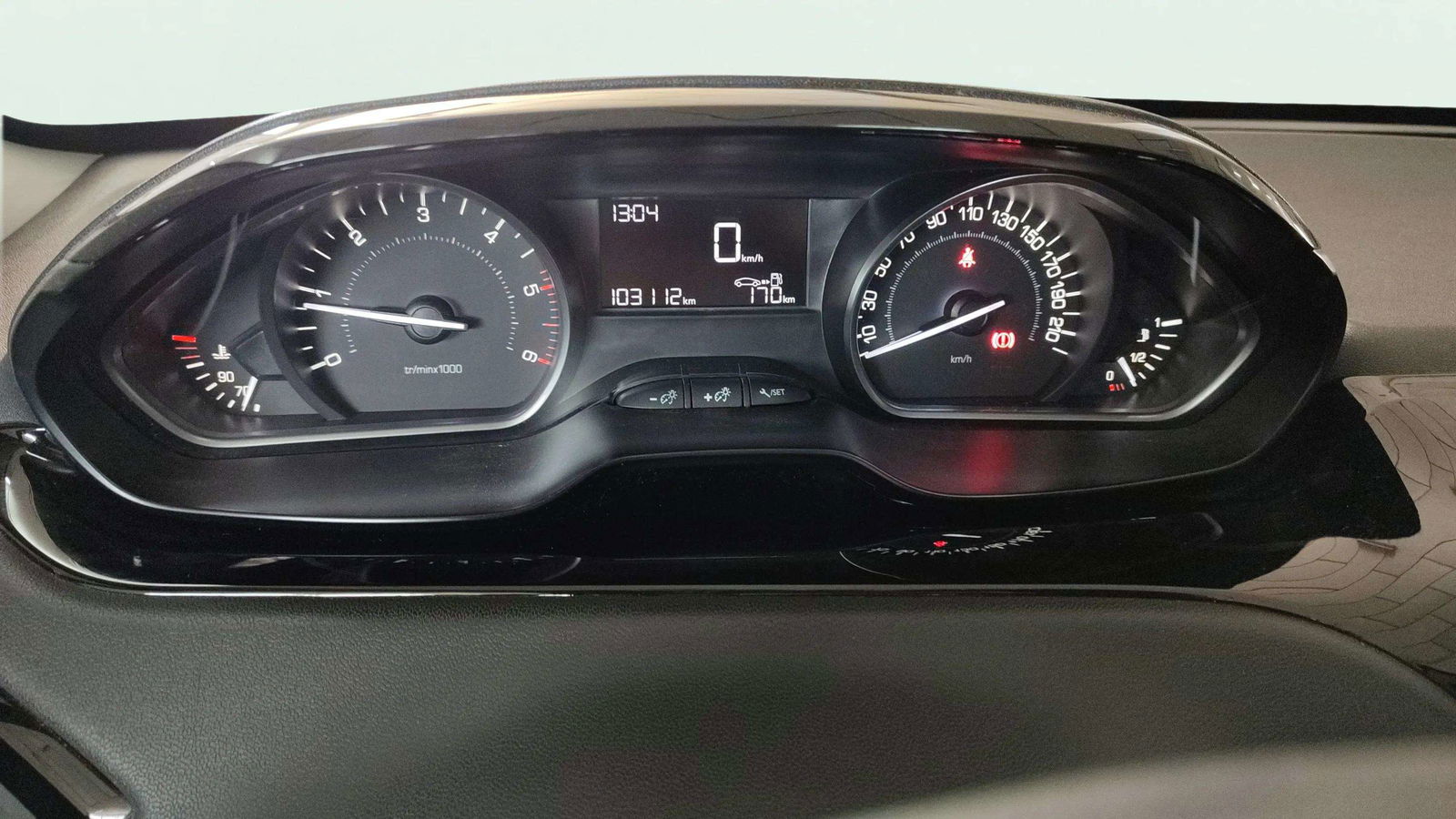 https://cdn-flexicar.caraffinity.it/public_appraisal_images_pro/images/stock/176523/A2mqLmlSTn__2472KGP_887fee2a0ed04796b9d7729df68f10af_Interior_9.jpg.jpg