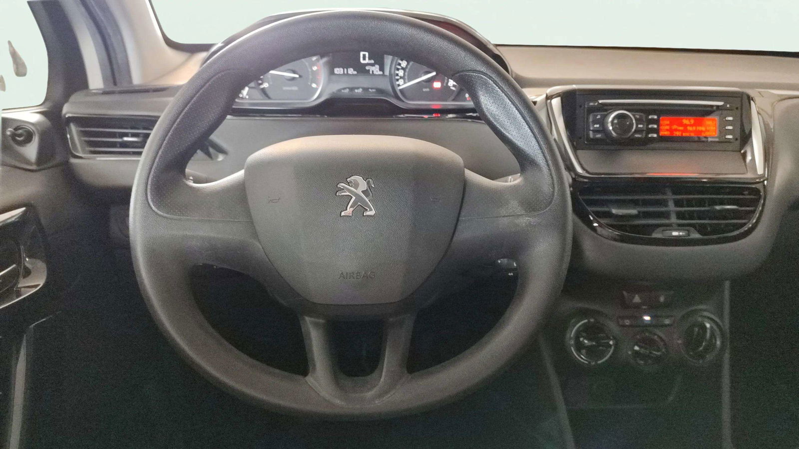 https://cdn-flexicar.caraffinity.it/public_appraisal_images_pro/images/stock/176523/gkpmsSr5nV__2472KGP_887fee2a0ed04796b9d7729df68f10af_Interior_8.jpg.jpg