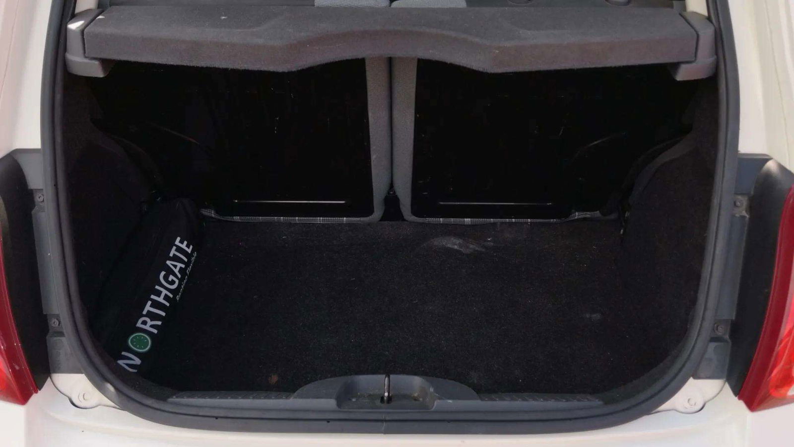 https://cdn-flexicar.caraffinity.it/public_appraisal_images_pro/images/stock/177655/DY8XRMDTgj__5900JYL_09ae63f2abbc415cb6ad9cb35e68b14a_Interior_16.jpg.jpg