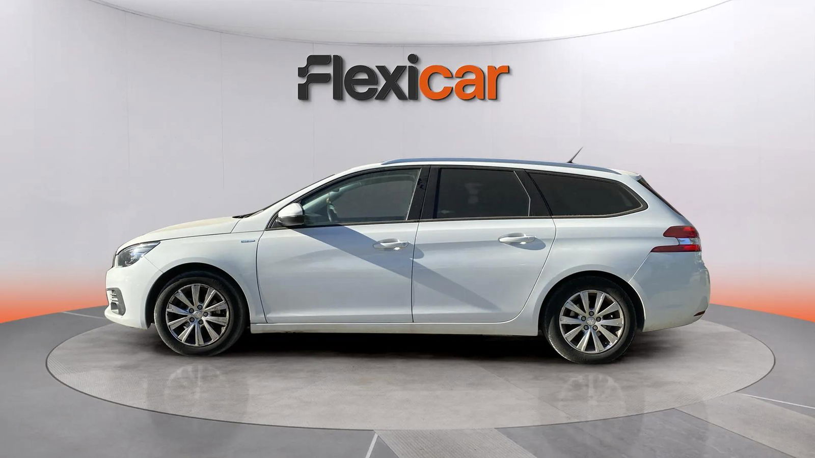 https://cdn-flexicar.caraffinity.it/public_appraisal_images_pro/images/stock/177837/zqRAnAE7Vu__1_2_Exterior_9195KYM_5295af65c41440c6a8d73c85999de8e4_Exterior_2.jpeg.jpg