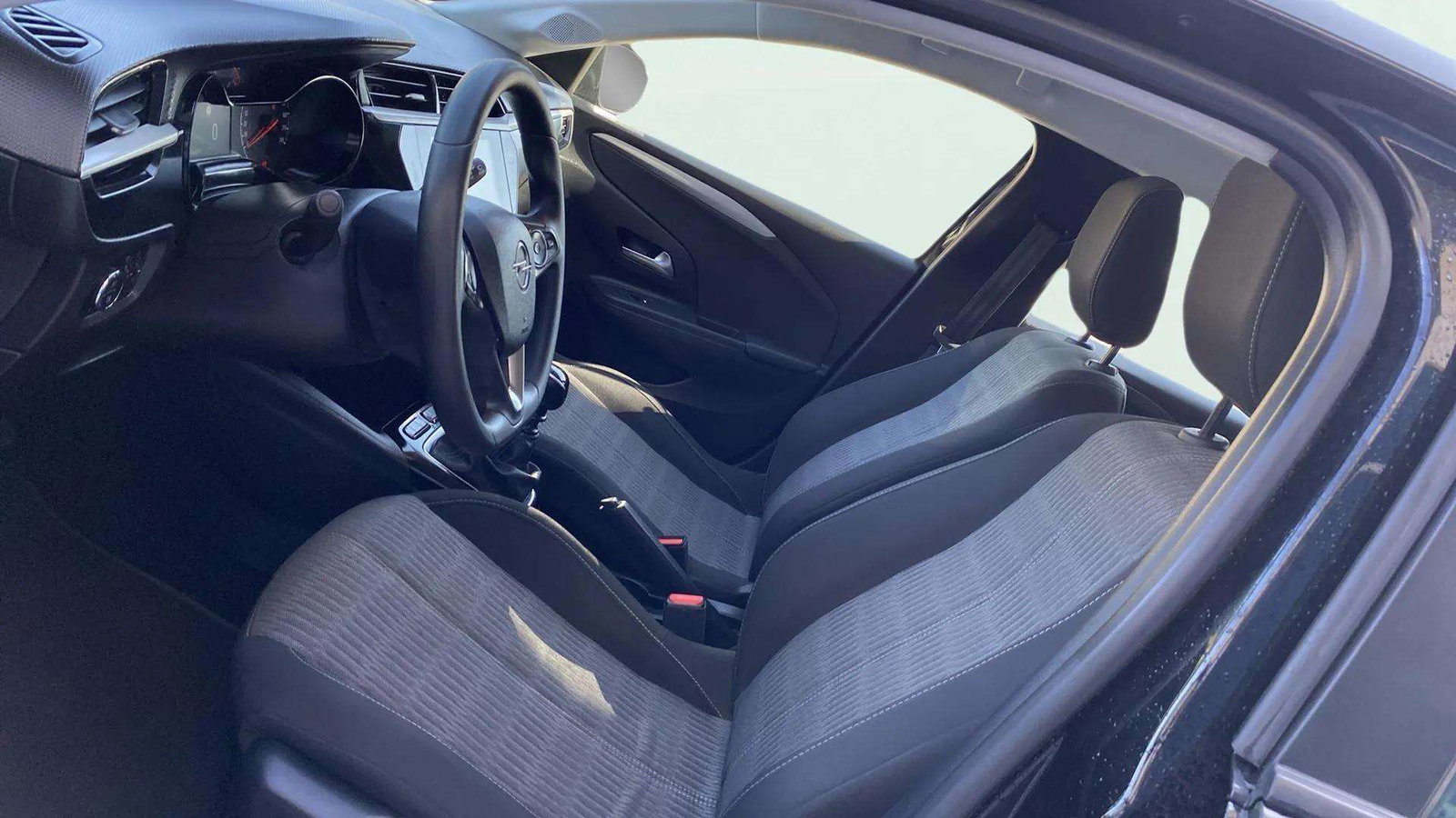 https://cdn-flexicar.caraffinity.it/public_appraisal_images_pro/images/stock/178405/PJpQygY35s__5532MBN_d8dca837029443448971a138dabac9d4_Interior_15.jpeg.jpg