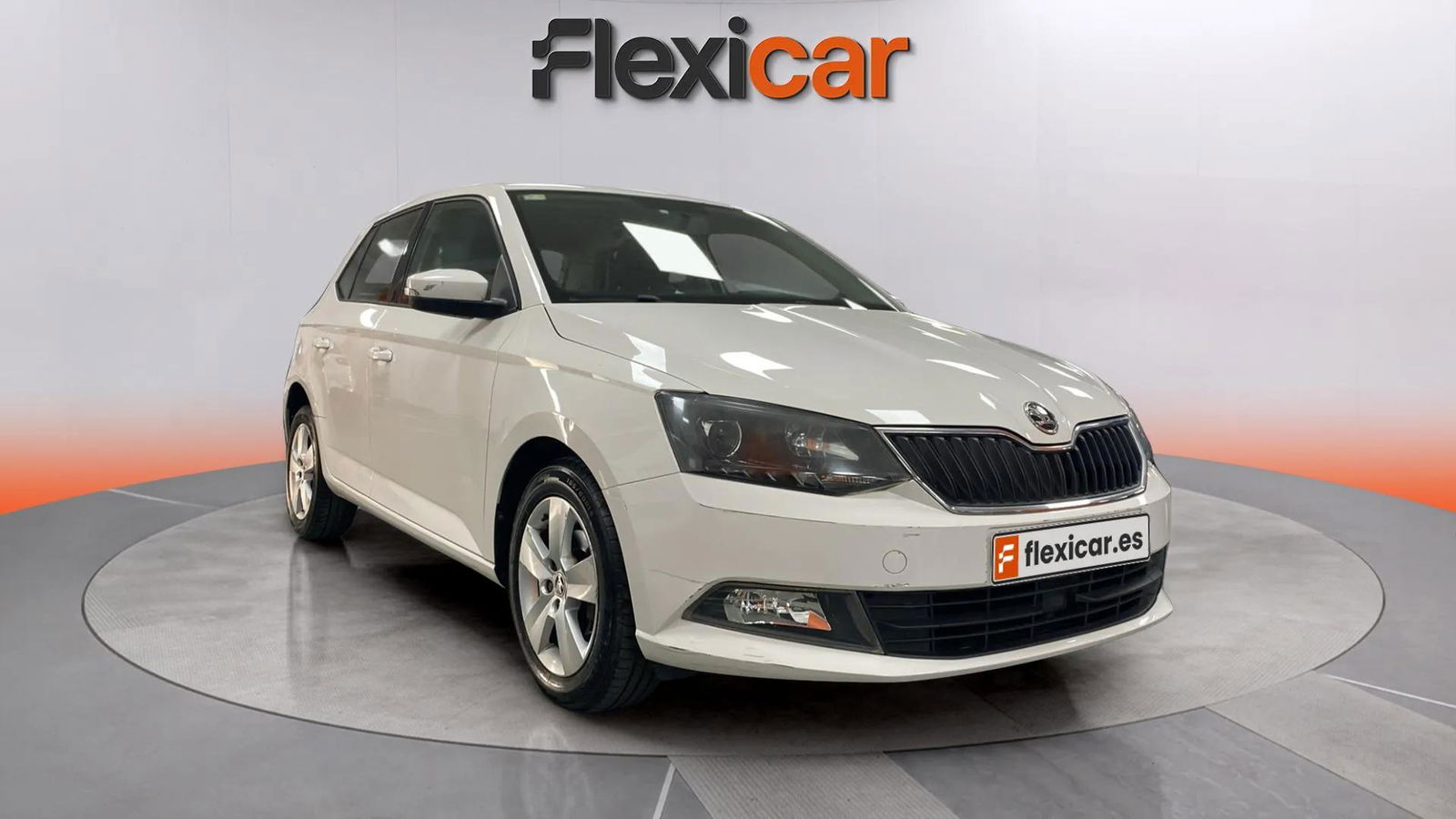 https://cdn-flexicar.caraffinity.it/public_appraisal_images_pro/images/stock/179928/wCEoX2xIXr__1.jpg?format=jpeg
