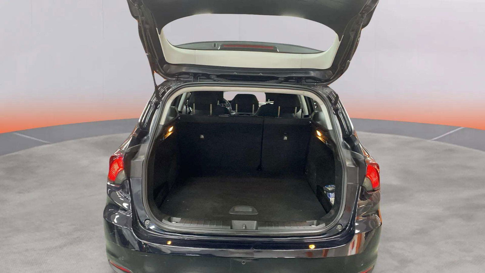 https://cdn-flexicar.caraffinity.it/public_appraisal_images_pro/images/stock/179937/vD0Q9xG37F__4226KWF_a7dd803c732d46fda7a0c75043b1f470_Interior_16.jpeg.jpg