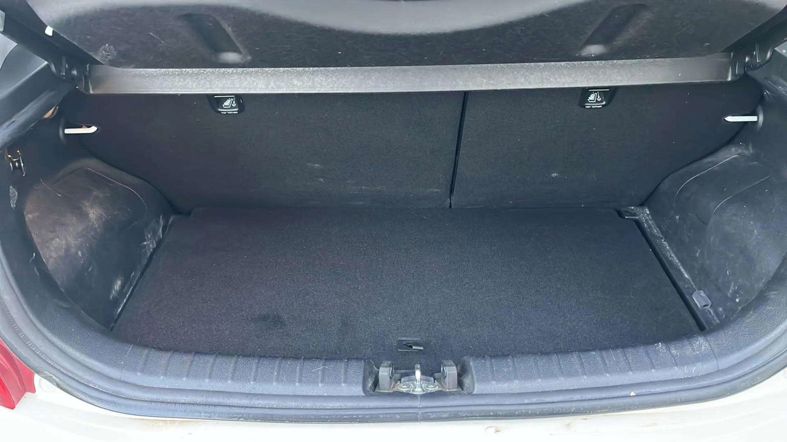 https://cdn-flexicar.caraffinity.it/public_appraisal_images_pro/images/stock/180137/2udoaq3cir__7464LSD_0ebfce65b8f34abd9d27e96ac151901b_Interior_11.jpeg.jpg