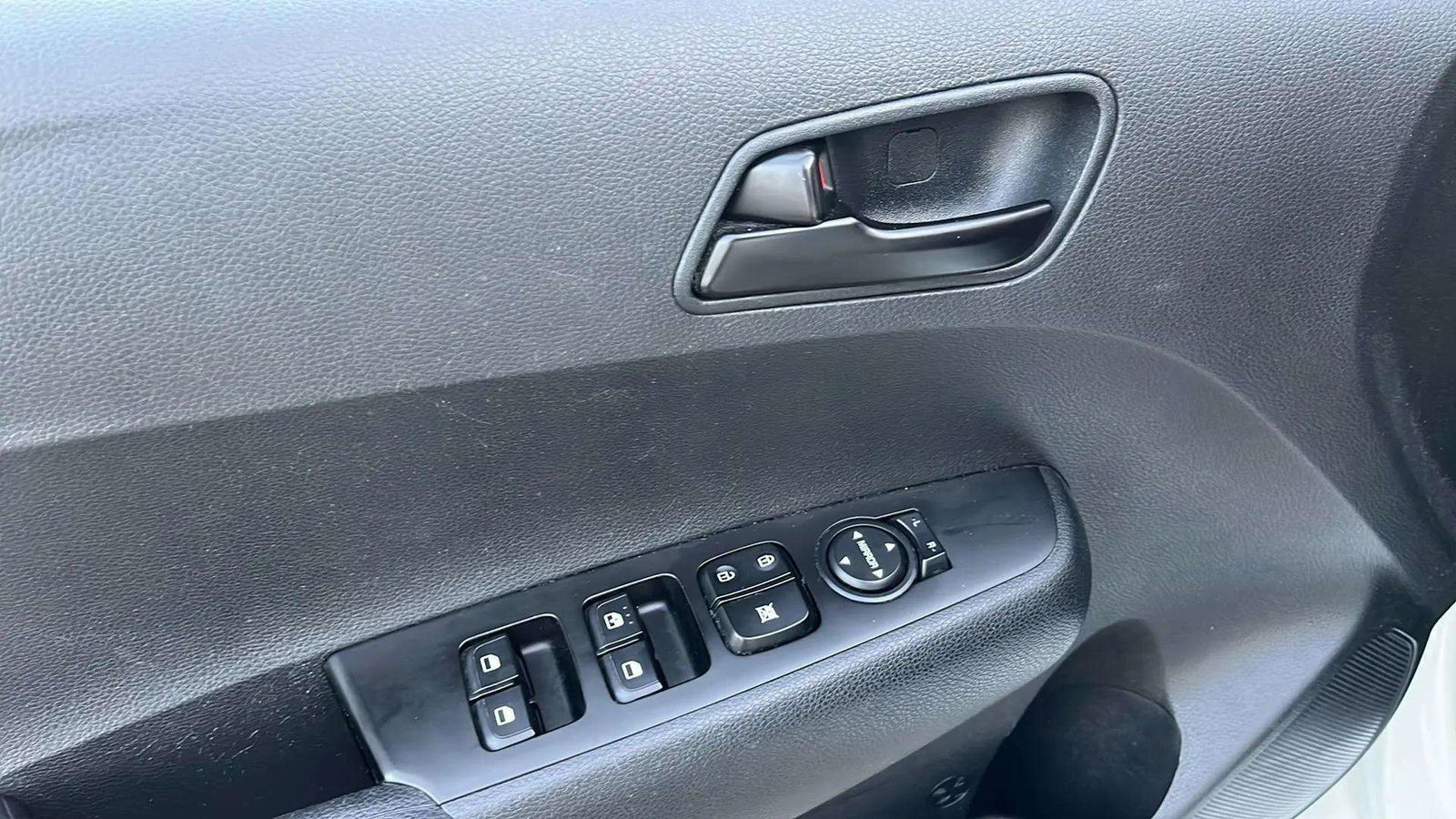 https://cdn-flexicar.caraffinity.it/public_appraisal_images_pro/images/stock/180137/o3RWlxQO3g__7464LSD_0ebfce65b8f34abd9d27e96ac151901b_Interior_8.jpeg.jpg