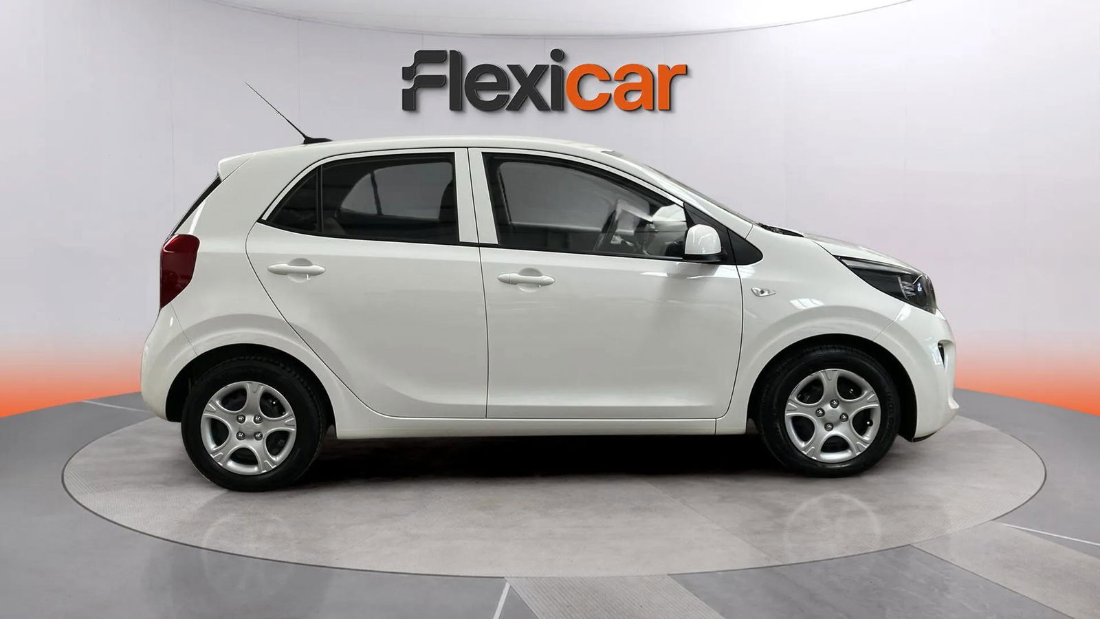 https://cdn-flexicar.caraffinity.it/public_appraisal_images_pro/images/stock/180761/sPCU76DltU__5330LYT_43d1522041354c4b82a192642d27eb47_Exterior_3.jpeg.jpg