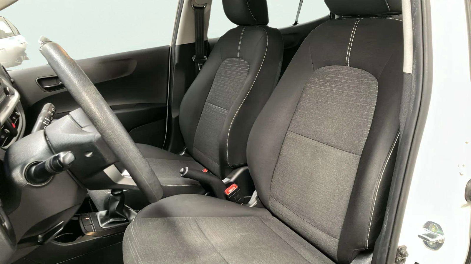 https://cdn-flexicar.caraffinity.it/public_appraisal_images_pro/images/stock/180761/t3Sx4IfpnM__5330LYT_43d1522041354c4b82a192642d27eb47_Interior_8.jpeg.jpg