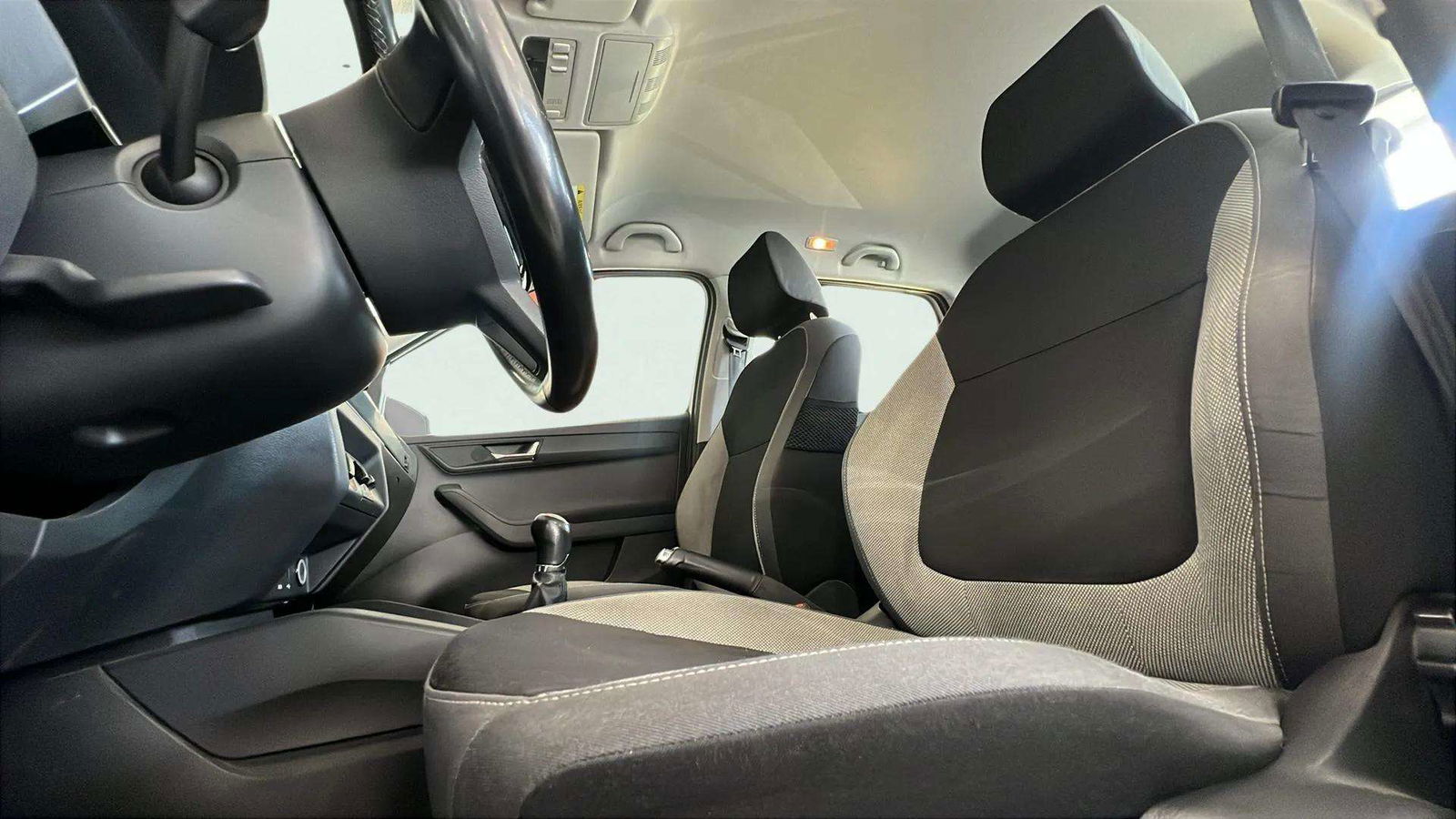 https://cdn-flexicar.caraffinity.it/public_appraisal_images_pro/images/stock/180875/ZlcEAqm7It__hh_01f60991fc334f078b8b88b88400d4b0_Interior_14.jpeg.jpg