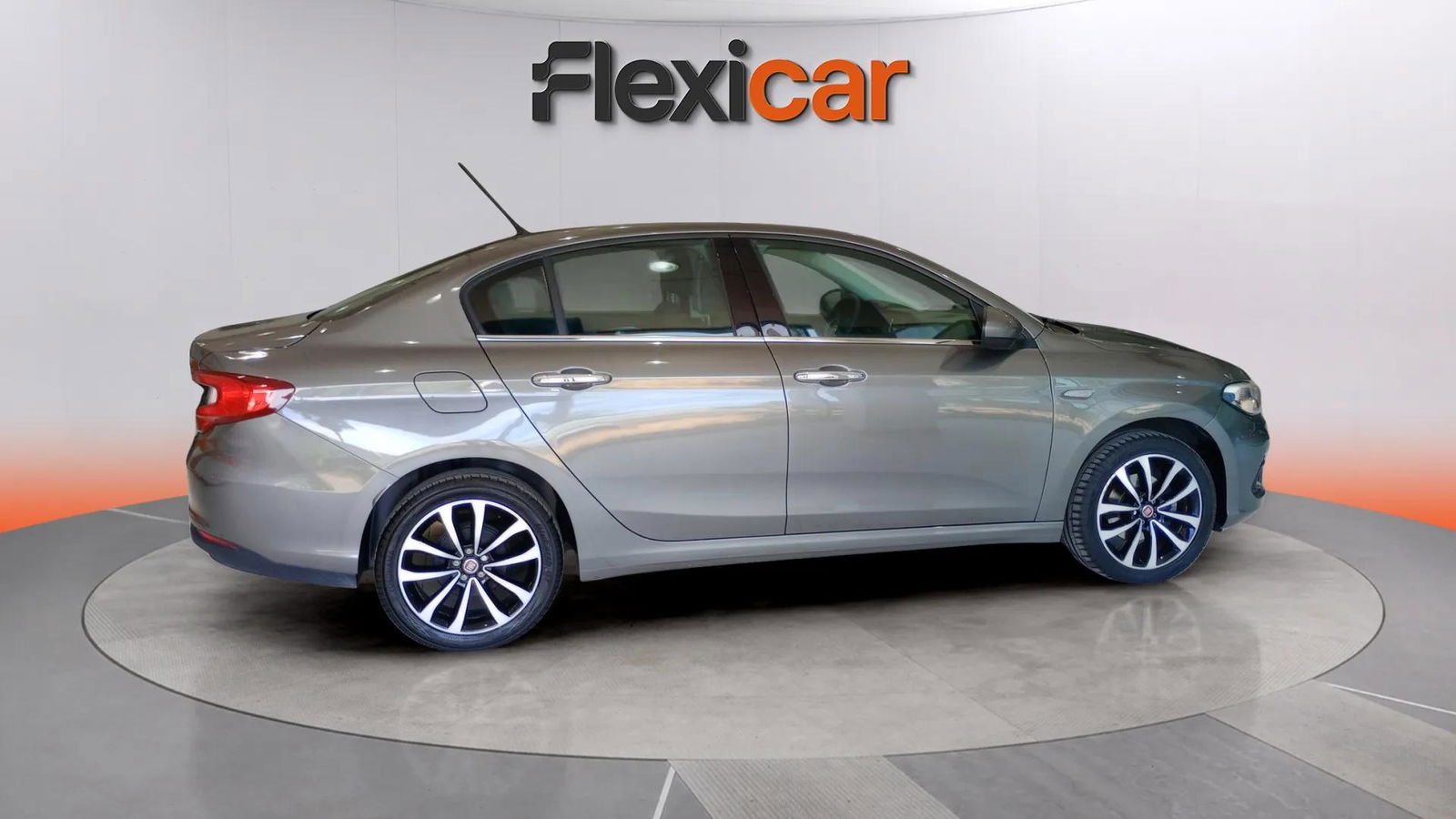 https://cdn-flexicar.caraffinity.it/public_appraisal_images_pro/images/stock/181071/GNFpRtYnXp__5066KCN_f446cda526dd44aeab7f809d5d629a55_Exterior_3.jpg.jpg