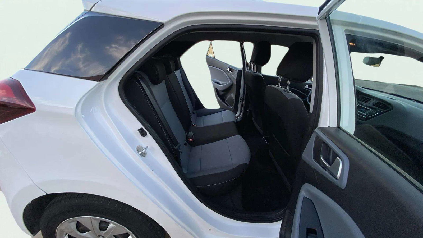 https://cdn-flexicar.caraffinity.it/public_appraisal_images_pro/images/stock/181352/B0ybIyaI0G__8054JXV_1b11ef03200f4e7fa0e52961f8b7f8bb_Interior_11.jpeg.jpg