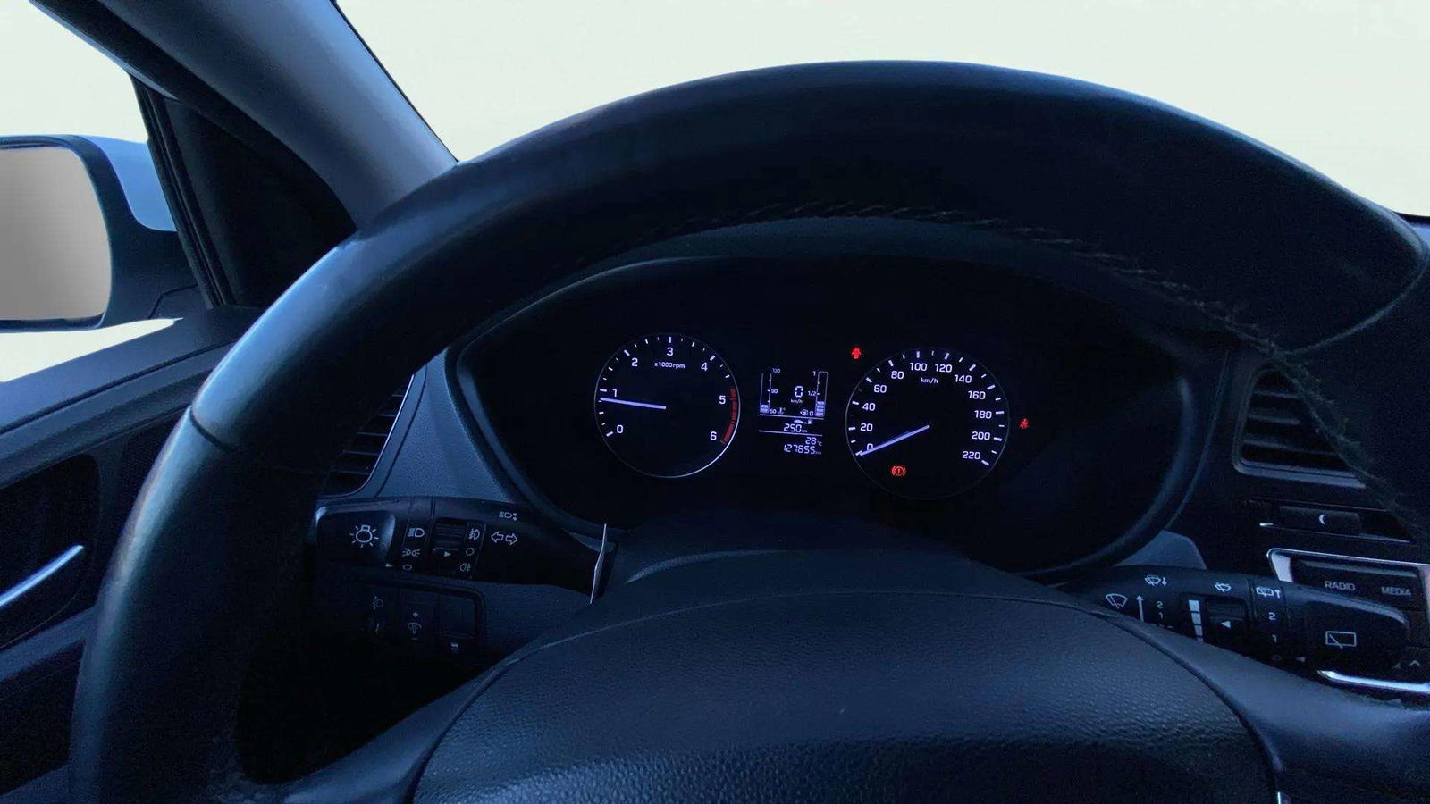 https://cdn-flexicar.caraffinity.it/public_appraisal_images_pro/images/stock/181352/Eq4SDrkOM0__8054JXV_1b11ef03200f4e7fa0e52961f8b7f8bb_Interior_9.jpeg.jpg