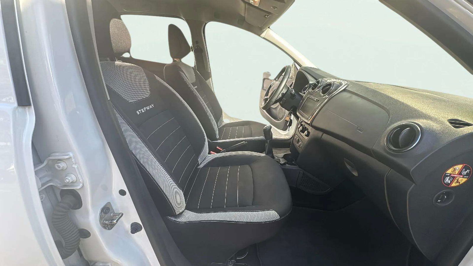 https://cdn-flexicar.caraffinity.it/public_appraisal_images_pro/images/stock/182050/pvbZsxjmbJ__3514KTT_862324eca3f64a629cdac5f9fa7e2a76_Interior_10.jpeg.jpg