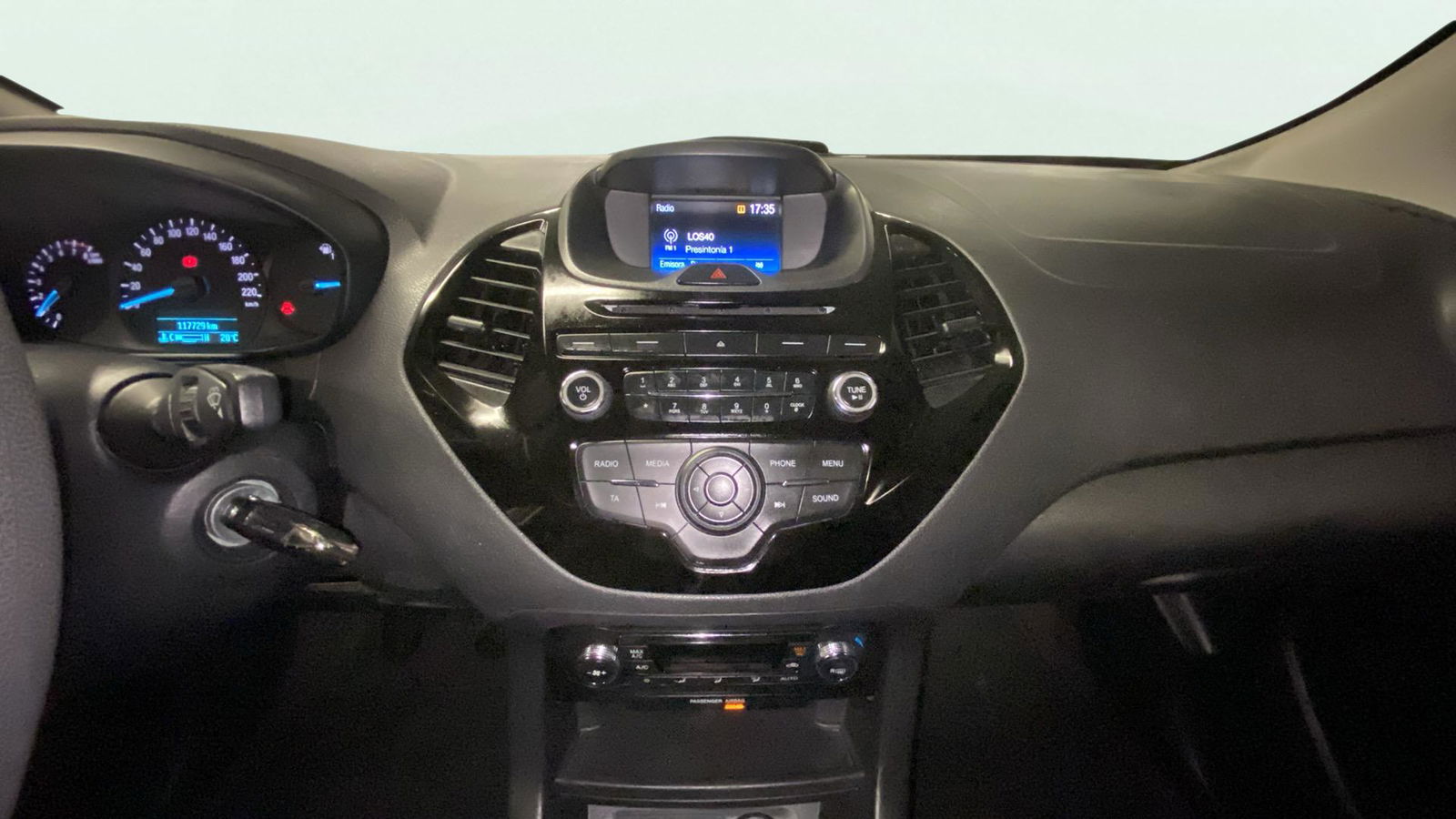 https://cdn-flexicar.caraffinity.it/public_appraisal_images_pro/images/stock/182069/bnqcR0r1AR__0707KDG_ba399fb350b54e98b2d63d67f2fb4507_Interior_7.jpg
