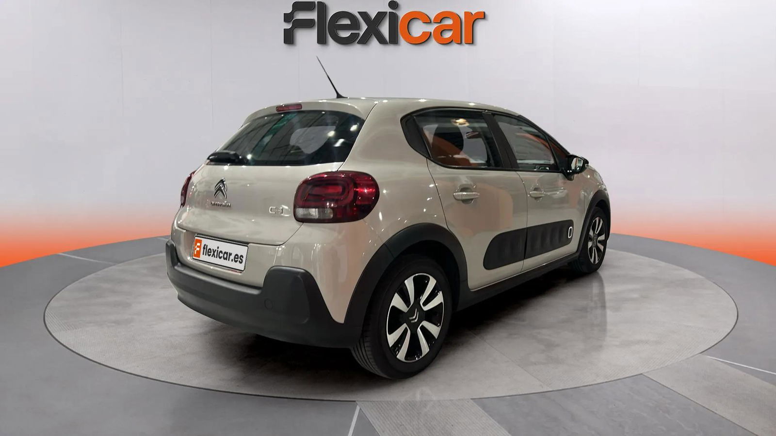 https://cdn-flexicar.caraffinity.it/public_appraisal_images_pro/images/stock/182407/RbT0gp41Ku__1_5_Exterior_4376JXX_18fcb66dfd74433e86828d25c96513fe_Exterior_5.jpeg.jpg