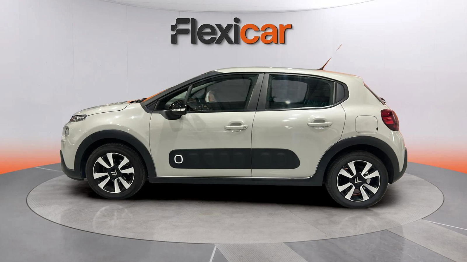 https://cdn-flexicar.caraffinity.it/public_appraisal_images_pro/images/stock/182407/UBPZyYKSRV__1_2_Exterior_4376JXX_18fcb66dfd74433e86828d25c96513fe_Exterior_2.jpeg.jpg