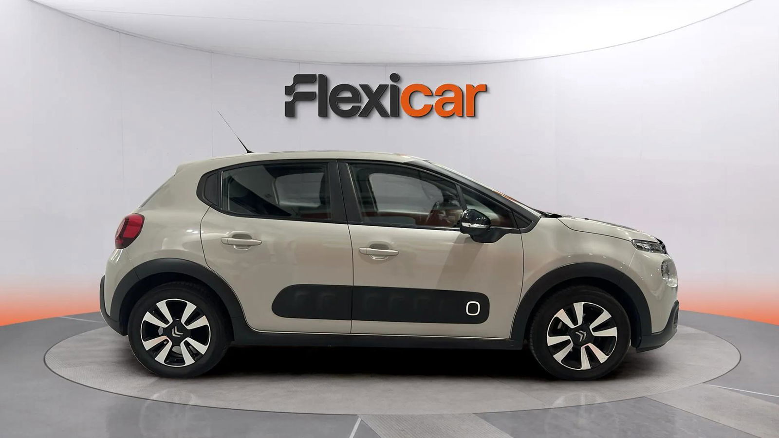 https://cdn-flexicar.caraffinity.it/public_appraisal_images_pro/images/stock/182407/Z2UsdmJkEW__1_6_Exterior_4376JXX_18fcb66dfd74433e86828d25c96513fe_Exterior_6.jpeg.jpg