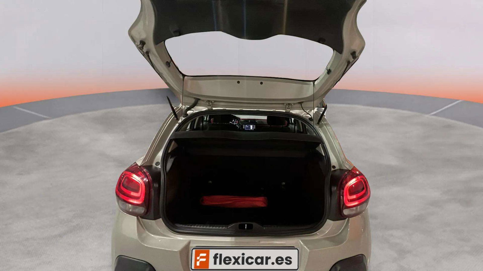 https://cdn-flexicar.caraffinity.it/public_appraisal_images_pro/images/stock/182407/l3DP9xzgSl__2_16_Interior_4376JXX_18fcb66dfd74433e86828d25c96513fe_Interior_16.jpeg.jpg