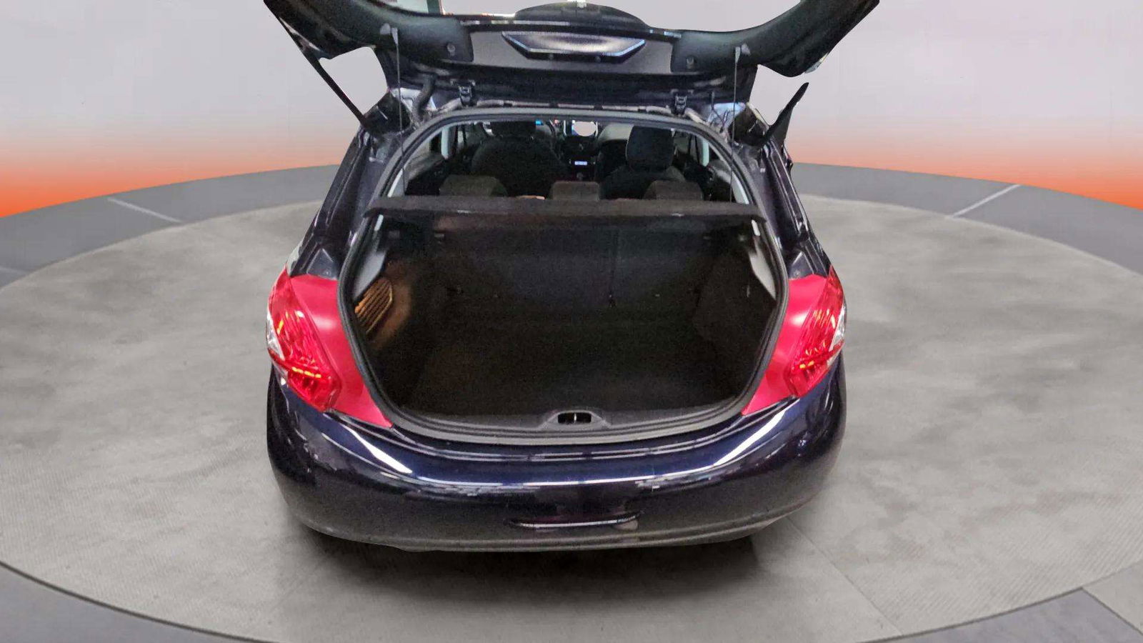 https://cdn-flexicar.caraffinity.it/public_appraisal_images_pro/images/stock/182443/jEmxGCLIZ2__4420JCP_708017125df645de90f0018378bc75b9_Interior_13.jpg.jpg