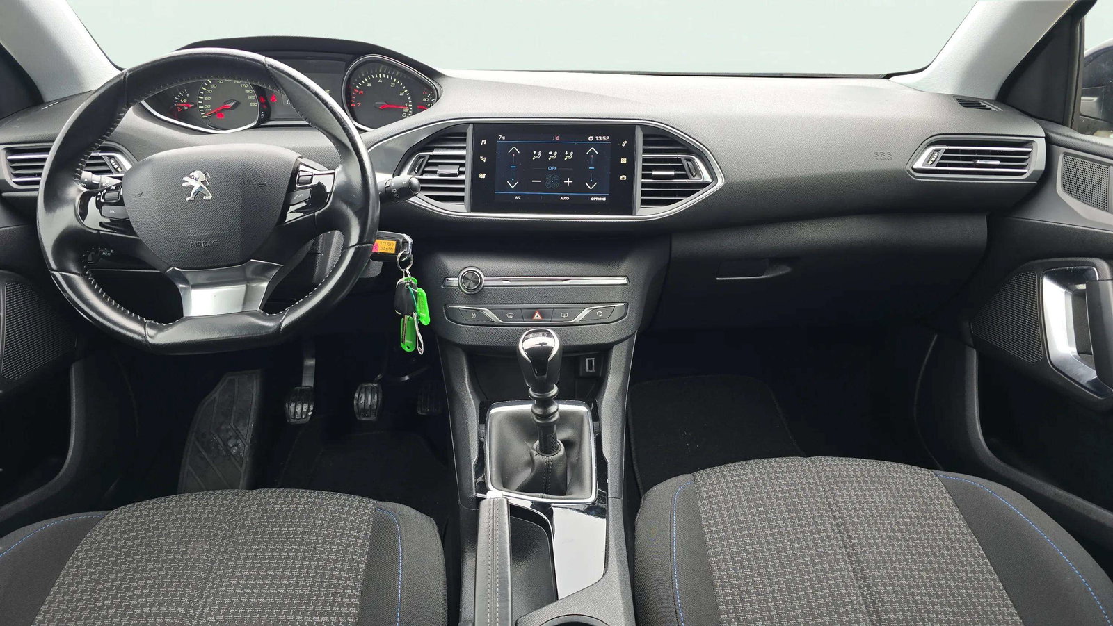 https://cdn-flexicar.caraffinity.it/public_appraisal_images_pro/images/stock/183151/Zy3gC7jB8V__4333LJF_86d0cd962ed54d879e238cd4bd959eb4_Interior_6.jpg.jpg
