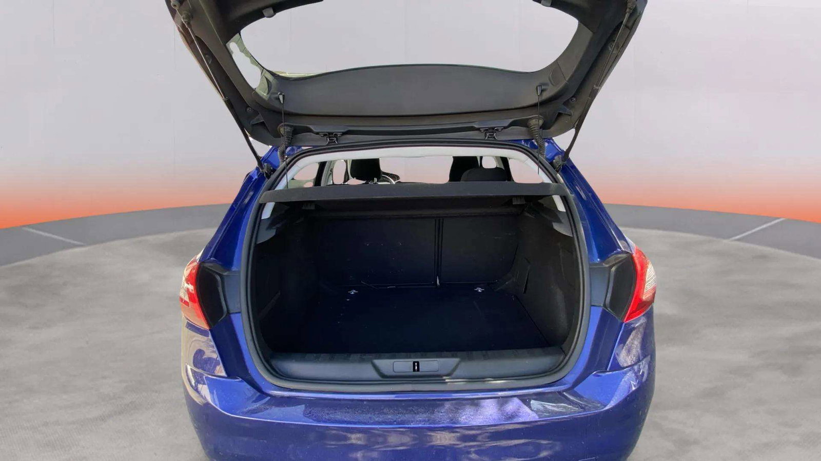 https://cdn-flexicar.caraffinity.it/public_appraisal_images_pro/images/stock/183197/Xq3jIQv6Qr__VF3LPHNSJLS106921_c64440ce6d7c4cac9a4556412e826497_Interior_13.jpeg.jpg