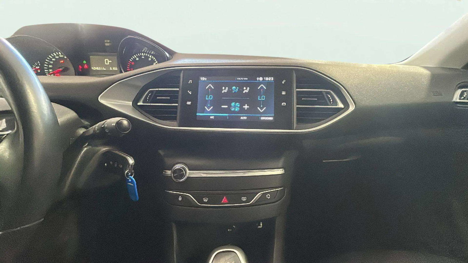 https://cdn-flexicar.caraffinity.it/public_appraisal_images_pro/images/stock/183424/Xl2zi5T4U3__2_7_Interior_3873LJF_6204d127056e4ce996c74d2c696af8a1_Interior_7.jpeg.jpg