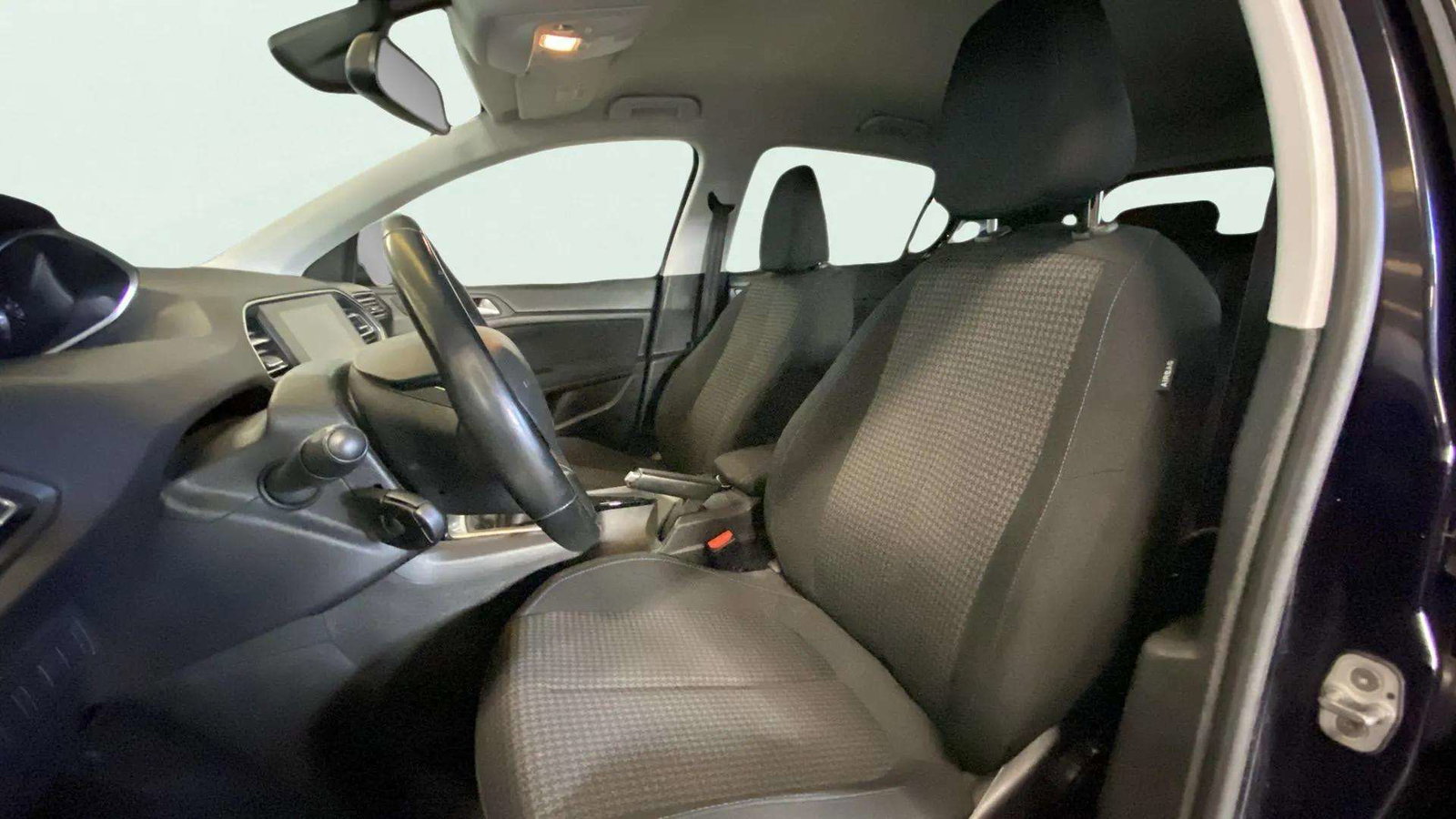 https://cdn-flexicar.caraffinity.it/public_appraisal_images_pro/images/stock/183425/qpGEsW7dVJ__4361LJF_8c04a5a64133490c890910550ed37673_Interior_10.jpeg.jpg