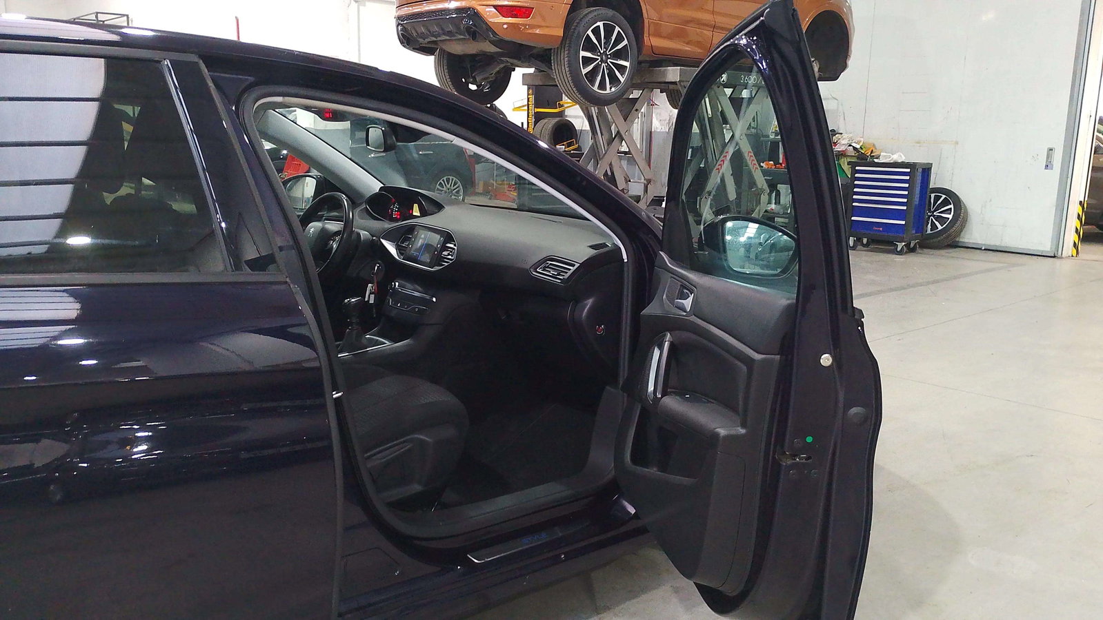https://cdn-flexicar.caraffinity.it/public_appraisal_images_pro/images/stock/183533/En4VFtQmtW__3859LJF_1d5b0a2dadb4435c83e656f68e695a89_Interior_10.jpg.jpg