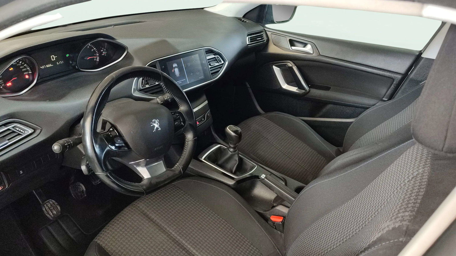 https://cdn-flexicar.caraffinity.it/public_appraisal_images_pro/images/stock/183603/XtcbOCN6lC__0880LJC_d391f1a4d7de4ad3a71d691182172d55_Interior_6.jpg.jpg