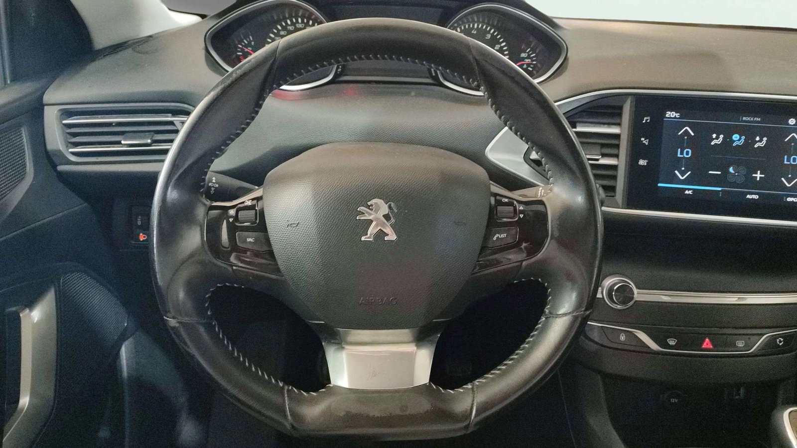 https://cdn-flexicar.caraffinity.it/public_appraisal_images_pro/images/stock/183603/ej91pu8LMG__0880LJC_d391f1a4d7de4ad3a71d691182172d55_Interior_9.jpg.jpg