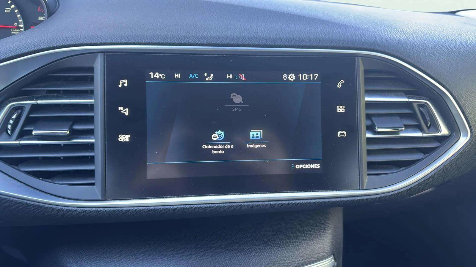 https://cdn-flexicar.caraffinity.it/public_appraisal_images_pro/images/stock/183643/J7X0Qqgnc9__2_7_Interior_4303LJF_3b96c9f375134922b26ad0f7f94a1b4f_Interior_7.jpeg.jpg