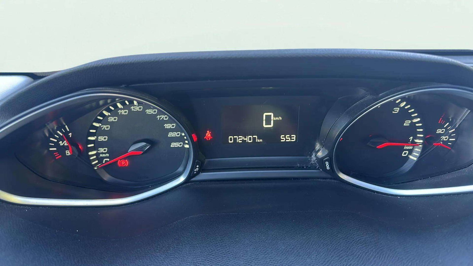 https://cdn-flexicar.caraffinity.it/public_appraisal_images_pro/images/stock/183643/NYs7ynUiki__2_9_Interior_4303LJF_3b96c9f375134922b26ad0f7f94a1b4f_Interior_9.jpeg.jpg