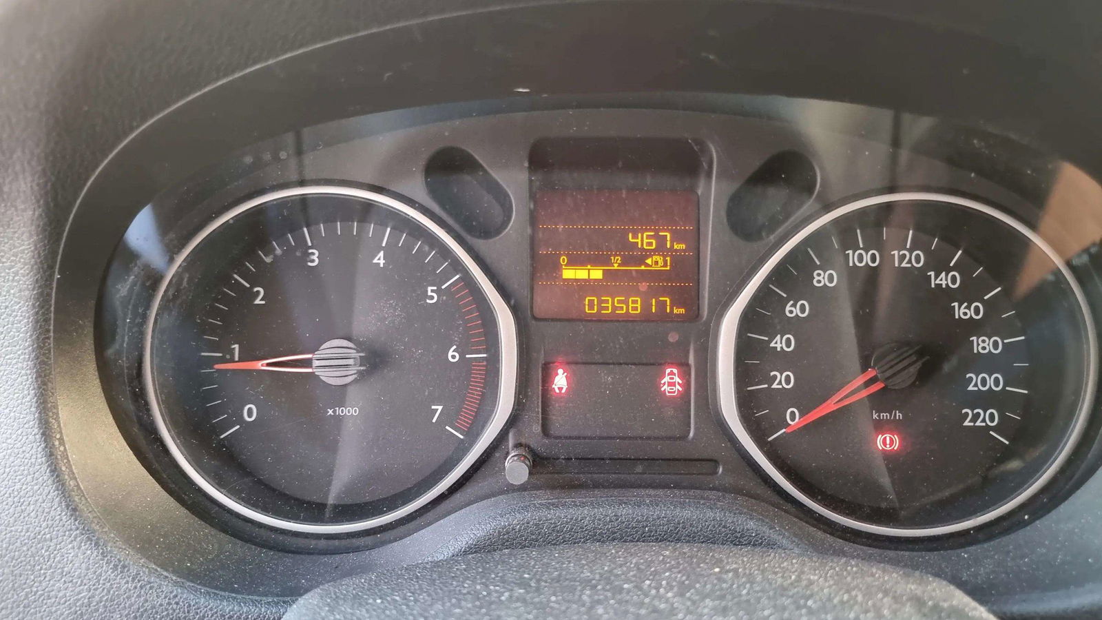 https://cdn-flexicar.caraffinity.it/public_appraisal_images_pro/images/stock/183651/08i8A3aV1f__8.1.jpg