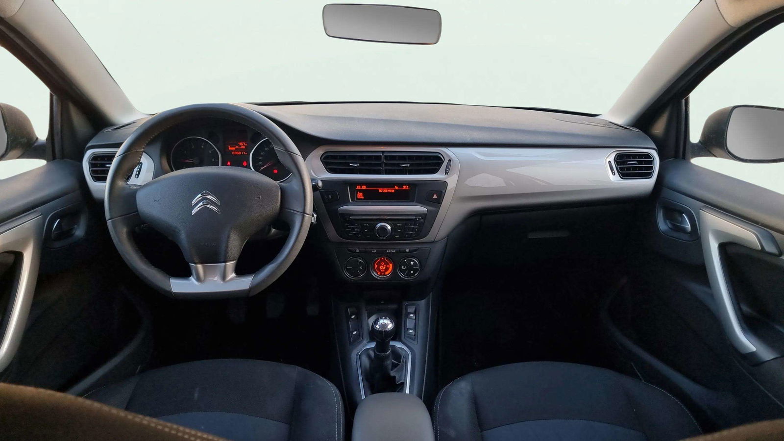 https://cdn-flexicar.caraffinity.it/public_appraisal_images_pro/images/stock/183651/NitSyIutth__10.jpg