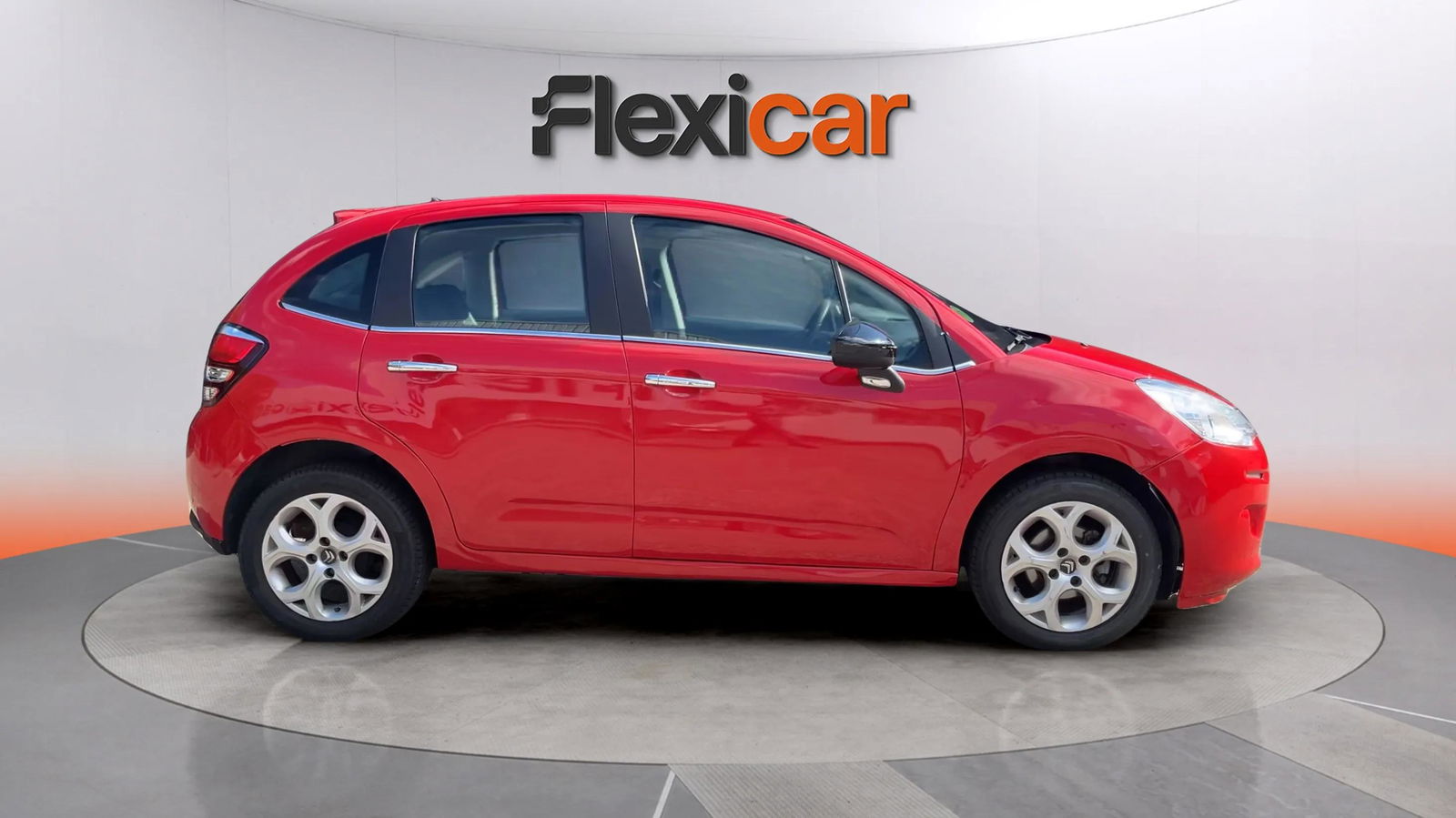 https://cdn-flexicar.caraffinity.it/public_appraisal_images_pro/images/stock/184365/52EGGqw447__b22a5238fa724344a386b807ac0f5582_360_Exterior_5.jpg