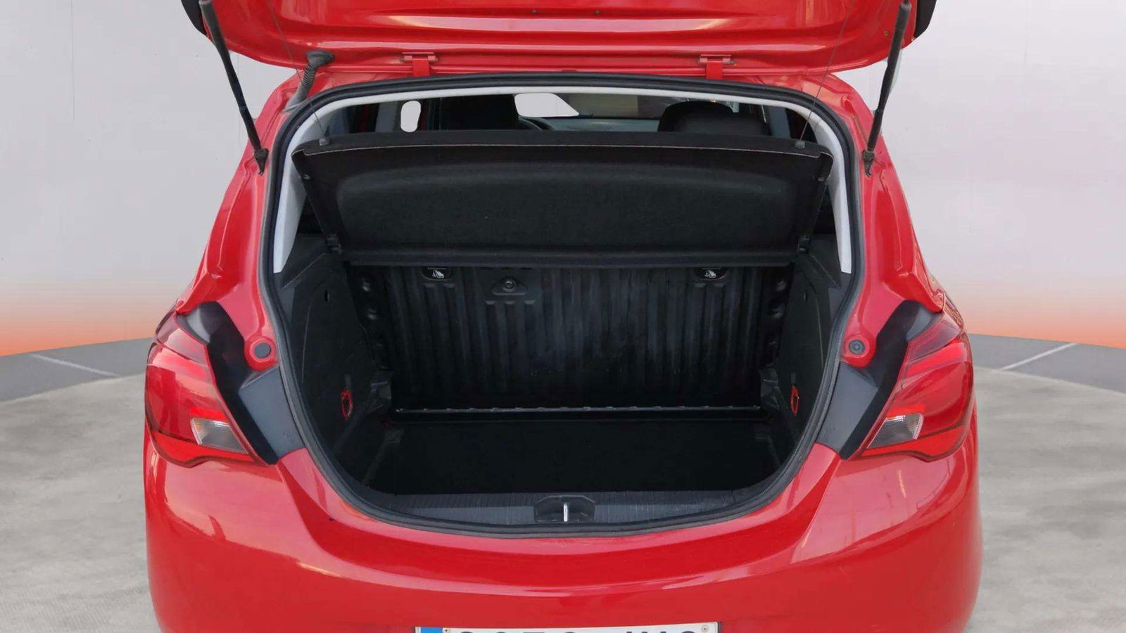 https://cdn-flexicar.caraffinity.it/public_appraisal_images_pro/images/stock/184471/0iS5pVz0NY__W0L0XEP68H4156578_f4f5987655554c25ac1dbd3fcbff5a72_Interior_13.jpg.jpg