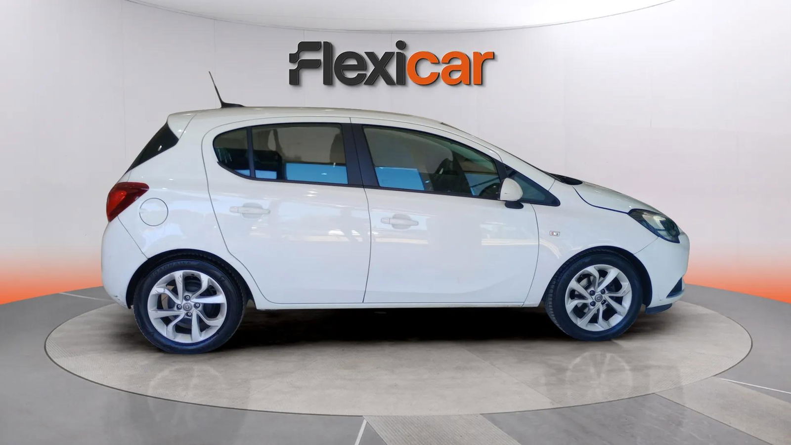 https://cdn-flexicar.caraffinity.it/public_appraisal_images_pro/images/stock/184647/Gu97GUydiU__7916JPB_21f3ec6650dd42a1b869aae9ef66aafe_Exterior_3.jpg.jpg
