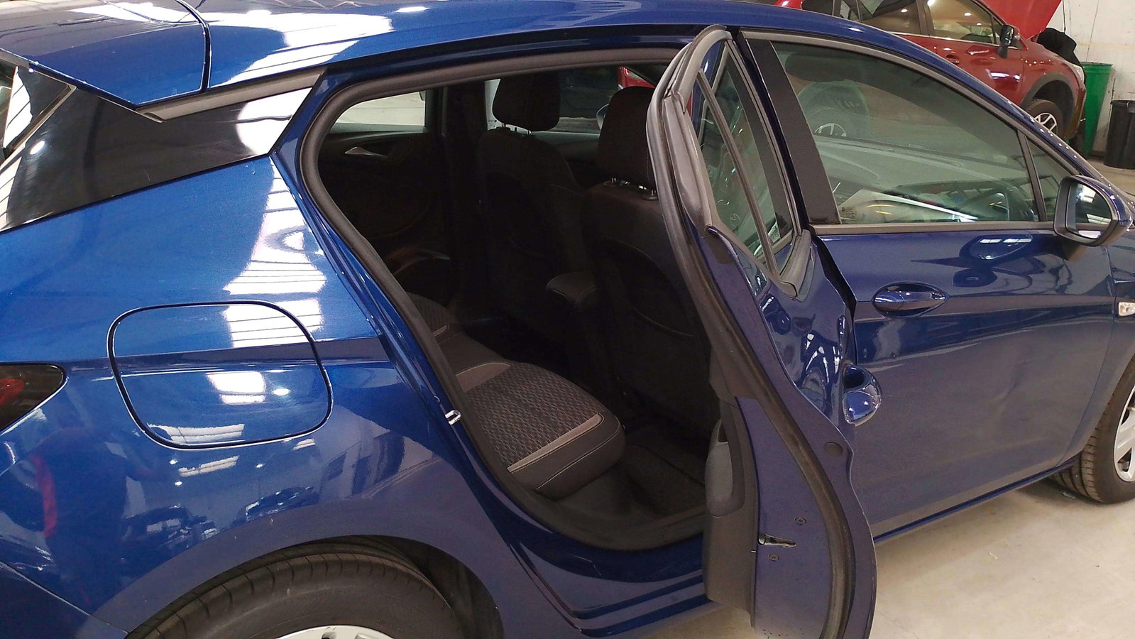 https://cdn-flexicar.caraffinity.it/public_appraisal_images_pro/images/stock/184686/hfmMsrOhsK__0046LHW_77548f41484540a5a8fd27a6b352cbee_Interior_11.jpg.jpg