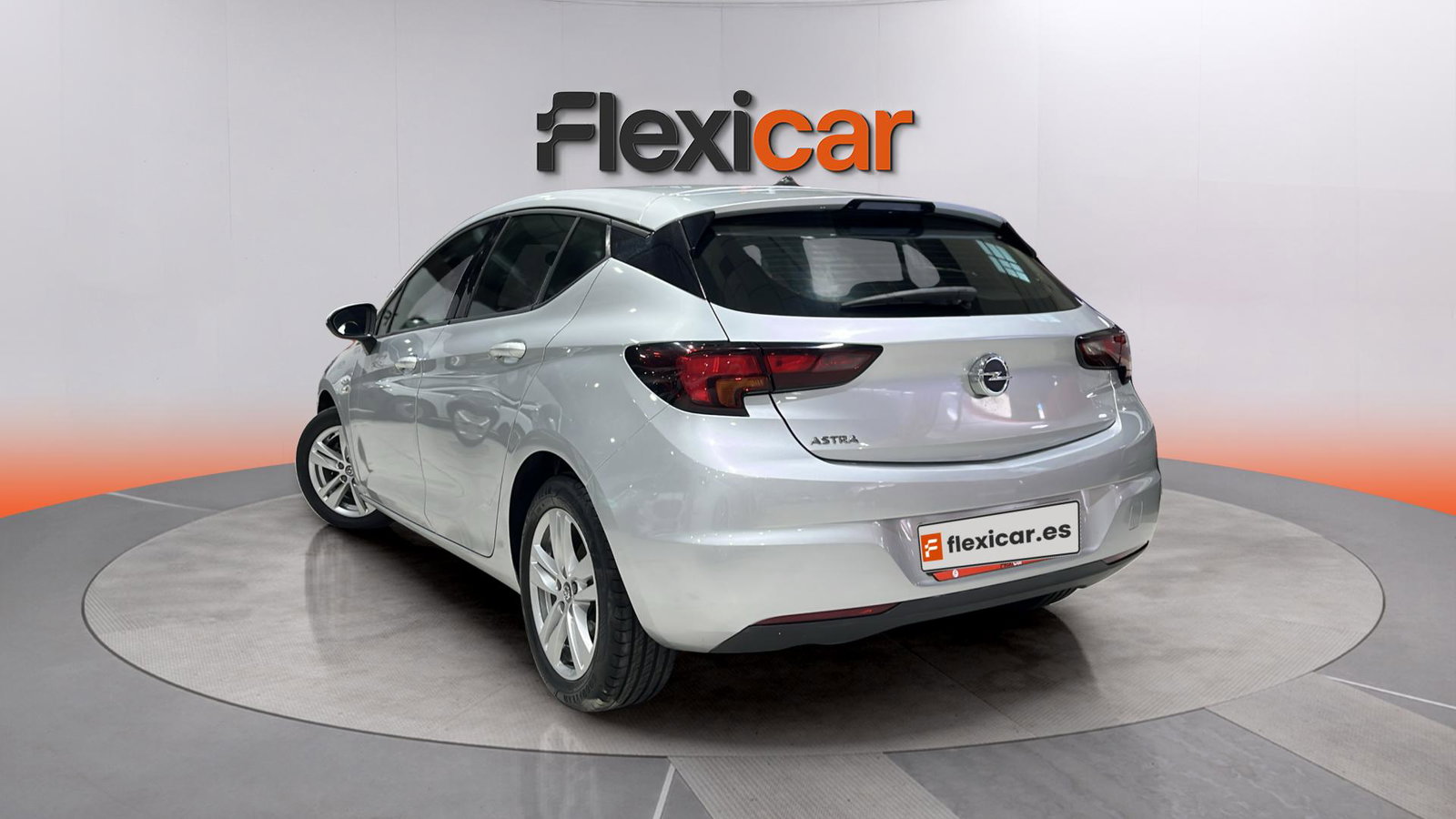 https://cdn-flexicar.caraffinity.it/public_appraisal_images_pro/images/stock/184690/8UCfSEzdXM__img-0cf94bba-48cc-4e89-b287-1dde937dcf49.jpeg