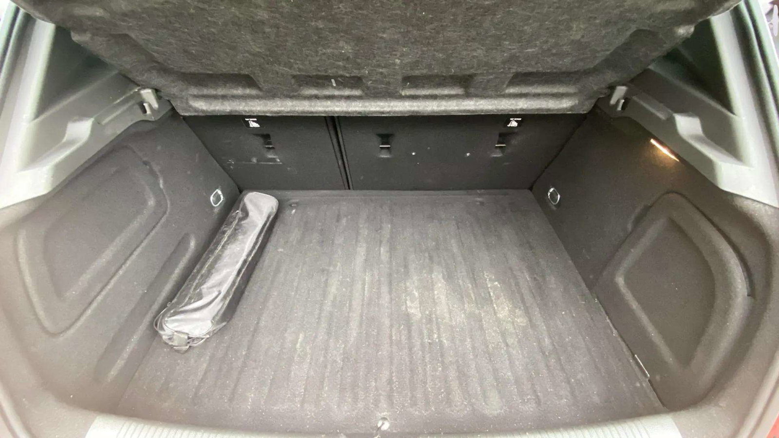 https://cdn-flexicar.caraffinity.it/public_appraisal_images_pro/images/stock/184698/aKwS23IkyG__2941LHV_37648e0aef41459f8151d9900ea81189_Interior_13.jpeg.jpg