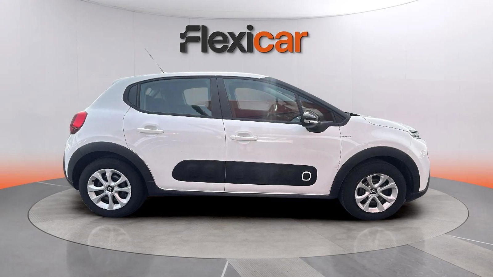 https://cdn-flexicar.caraffinity.it/public_appraisal_images_pro/images/stock/186654/GGAhEeYOkF__7396KBH_9edb37c6933742279f84823c2b5f0ddc_Exterior_3.jpeg.jpg